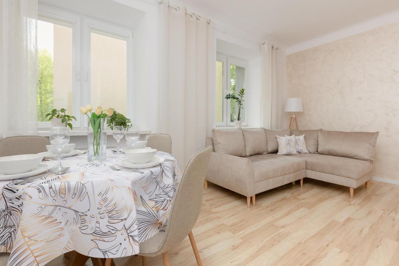 Bright Apartment Wola Near Metro Station By Noclegi Renters Varsóvia Exterior foto