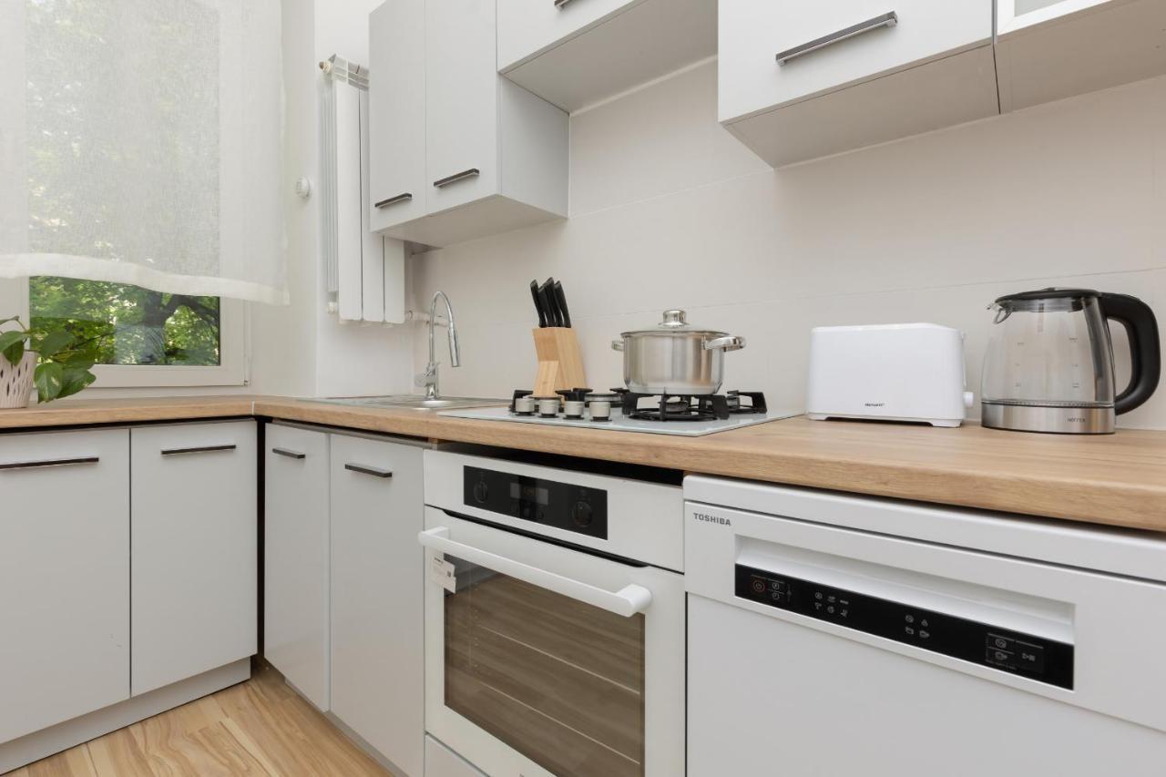 Bright Apartment Wola Near Metro Station By Noclegi Renters Varsóvia Exterior foto