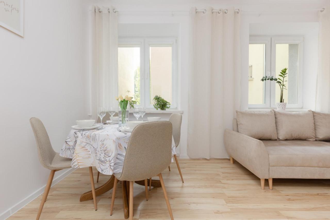 Bright Apartment Wola Near Metro Station By Noclegi Renters Varsóvia Exterior foto