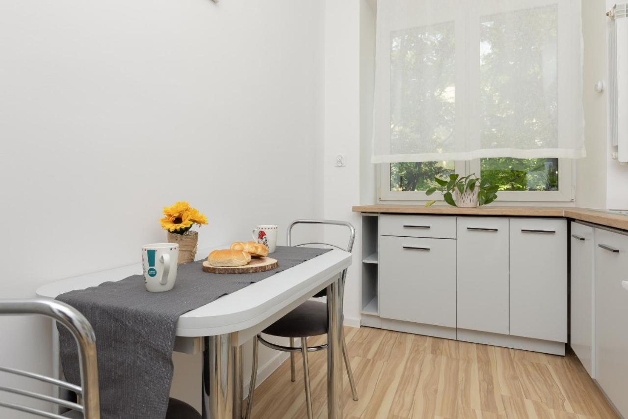 Bright Apartment Wola Near Metro Station By Noclegi Renters Varsóvia Exterior foto