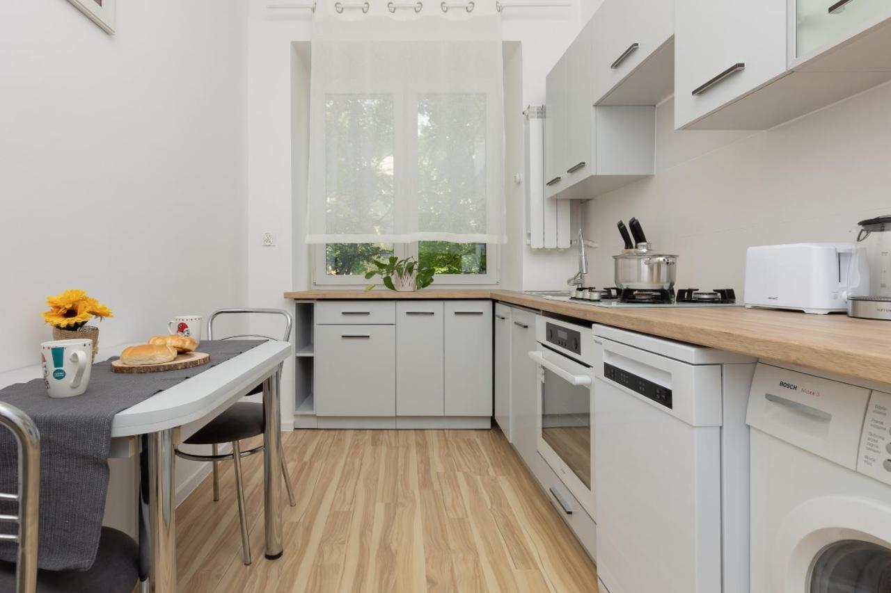 Bright Apartment Wola Near Metro Station By Noclegi Renters Varsóvia Exterior foto