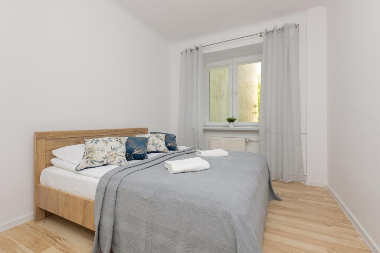Bright Apartment Wola Near Metro Station By Noclegi Renters Varsóvia Exterior foto
